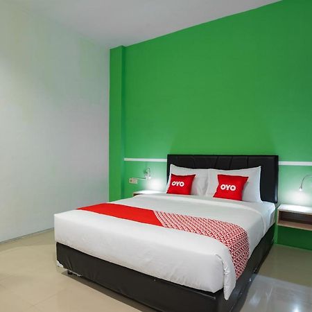 Oyo Flagship 1575 Urban 18 Hotell Surabaya Eksteriør bilde