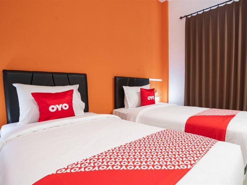 Oyo Flagship 1575 Urban 18 Hotell Surabaya Eksteriør bilde
