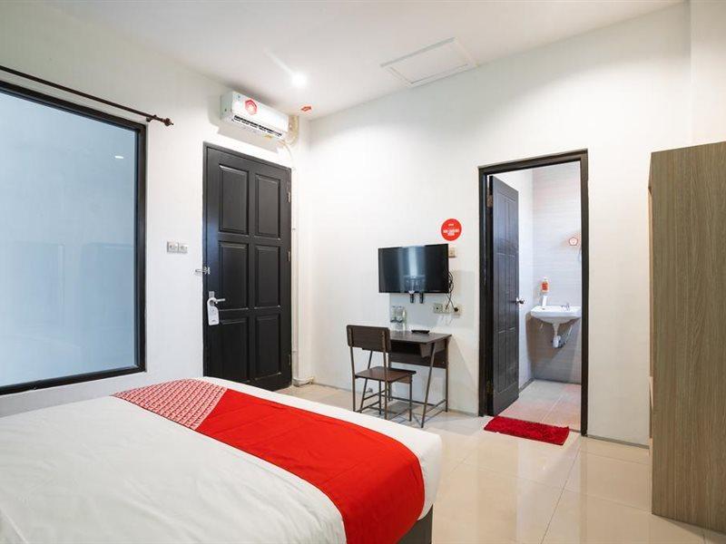 Oyo Flagship 1575 Urban 18 Hotell Surabaya Eksteriør bilde