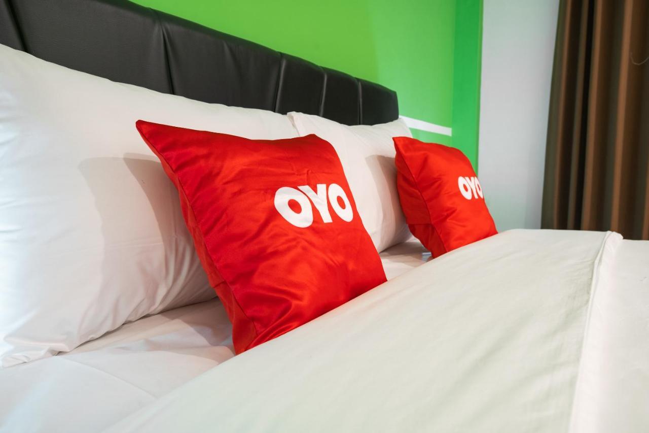 Oyo Flagship 1575 Urban 18 Hotell Surabaya Eksteriør bilde