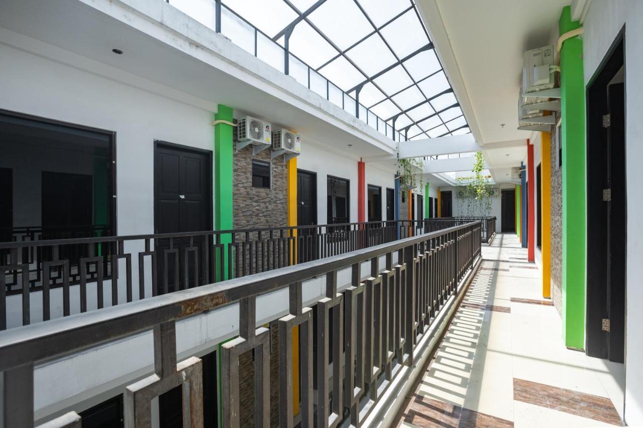Oyo Flagship 1575 Urban 18 Hotell Surabaya Eksteriør bilde
