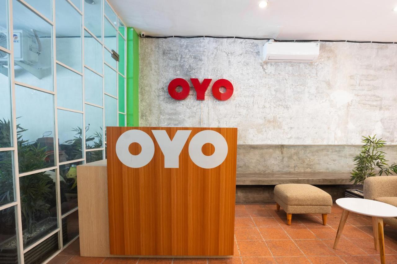 Oyo Flagship 1575 Urban 18 Hotell Surabaya Eksteriør bilde