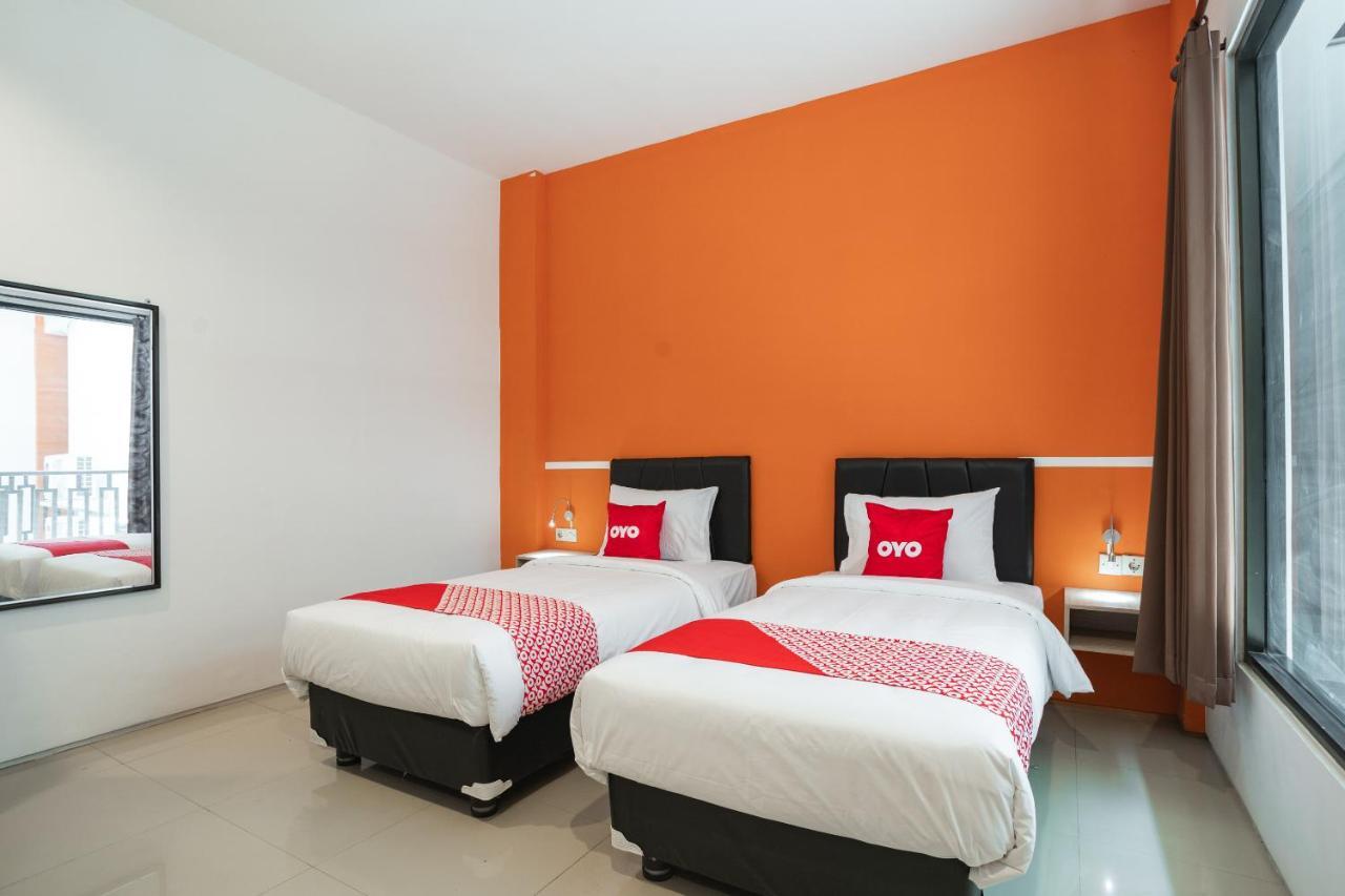 Oyo Flagship 1575 Urban 18 Hotell Surabaya Eksteriør bilde