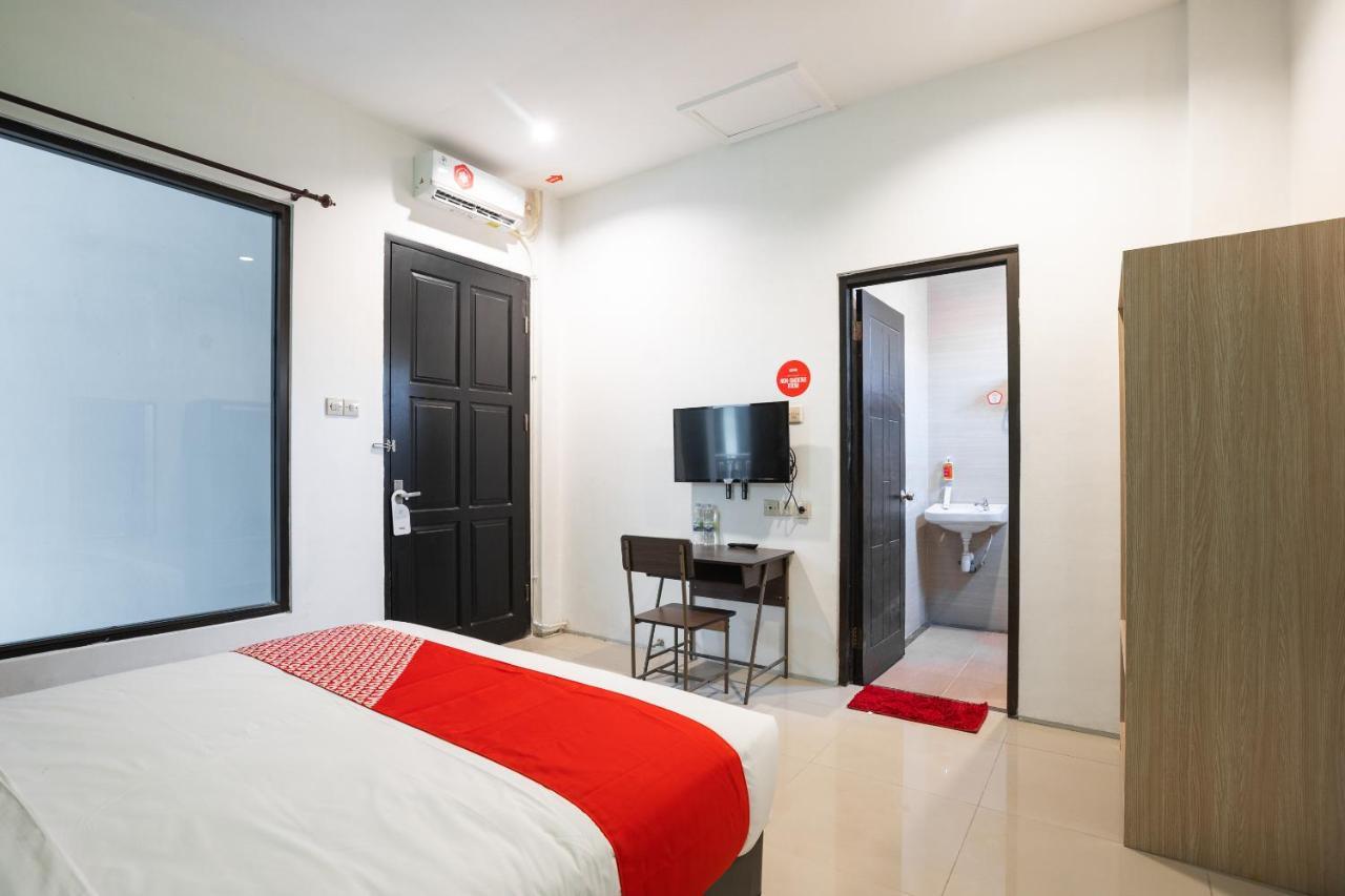 Oyo Flagship 1575 Urban 18 Hotell Surabaya Eksteriør bilde