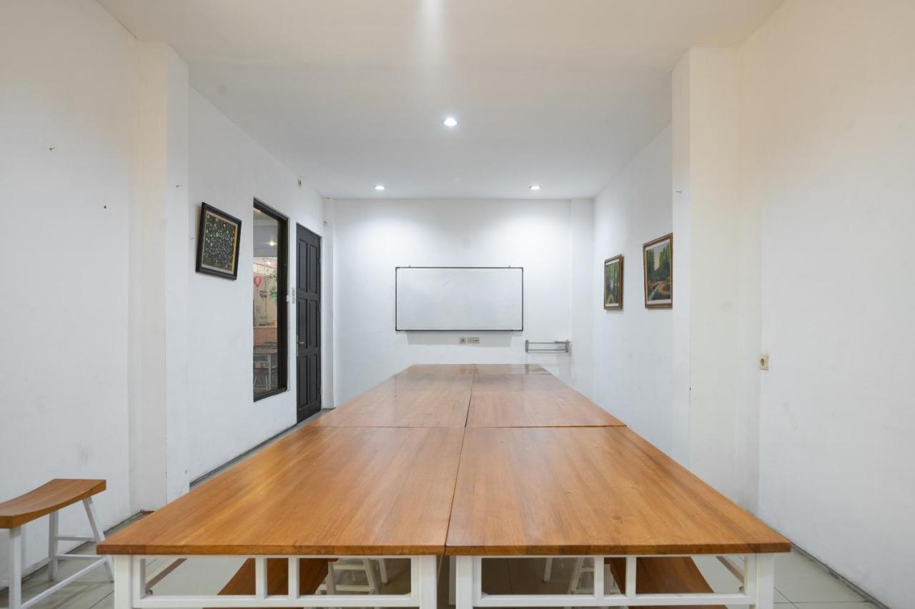 Oyo Flagship 1575 Urban 18 Hotell Surabaya Eksteriør bilde