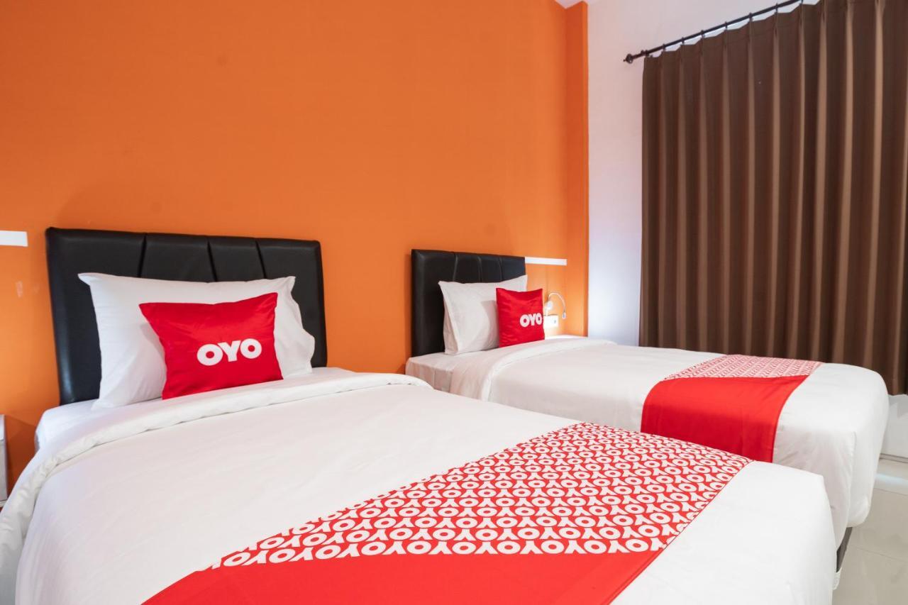 Oyo Flagship 1575 Urban 18 Hotell Surabaya Eksteriør bilde
